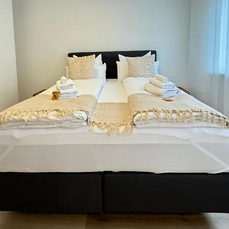 3 Zimmer Apartment, 80 Qm, Ruhig Und Zentrumsnah, Max 5 Pers, Balkon, Garage, Internet 300 Mbit Sindelfingen Exterior photo