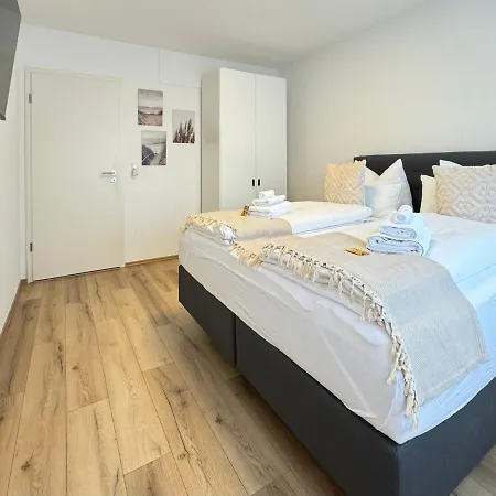 3 Zimmer Apartment, 80 Qm, Ruhig Und Zentrumsnah, Max 5 Pers, Balkon, Garage, Internet 300 Mbit Sindelfingen Exterior photo