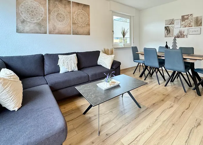3 Zimmer Apartment, 80 Qm, Ruhig Und Zentrumsnah, Max 5 Pers, Balkon, Garage, Internet 300 Mbit