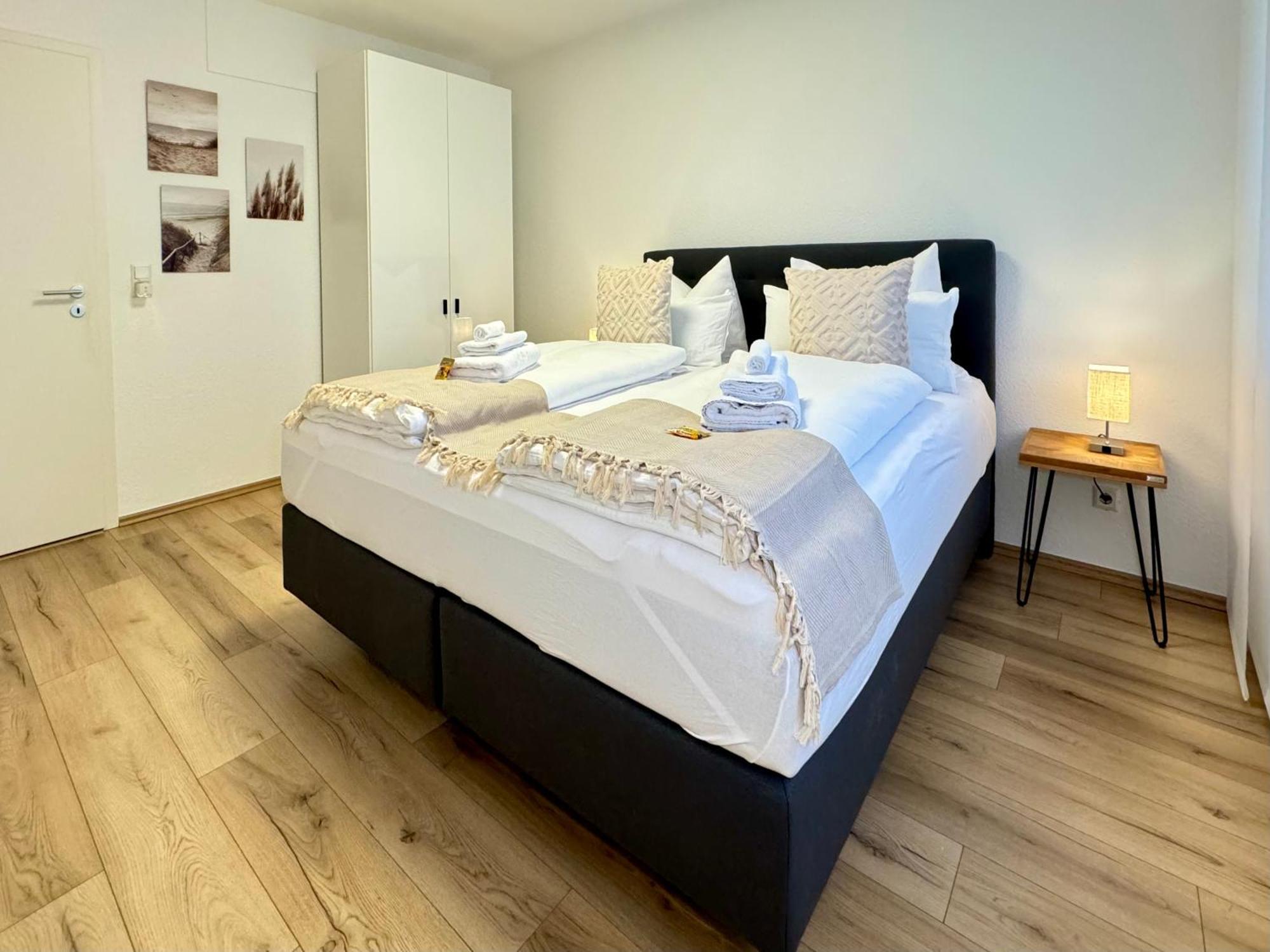 3 Apartment, 80 Qm, Ruhig Und Zentrumsnah, Max 5 Pers, Balkon, Garage, Internet 300 Mbit Apartment Sindelfingen